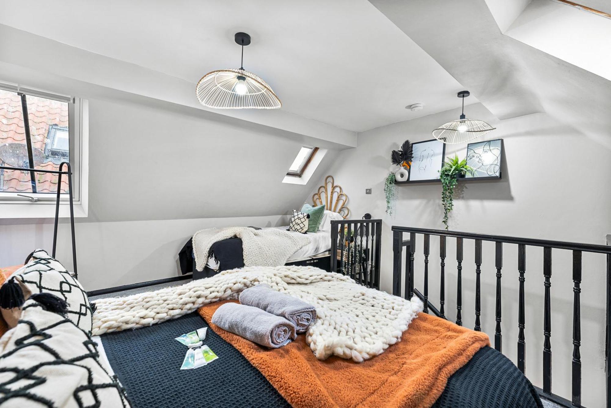 30 Percent Off! Elegant Cottage Of Whitby - Sleeps 5 Bagian luar foto